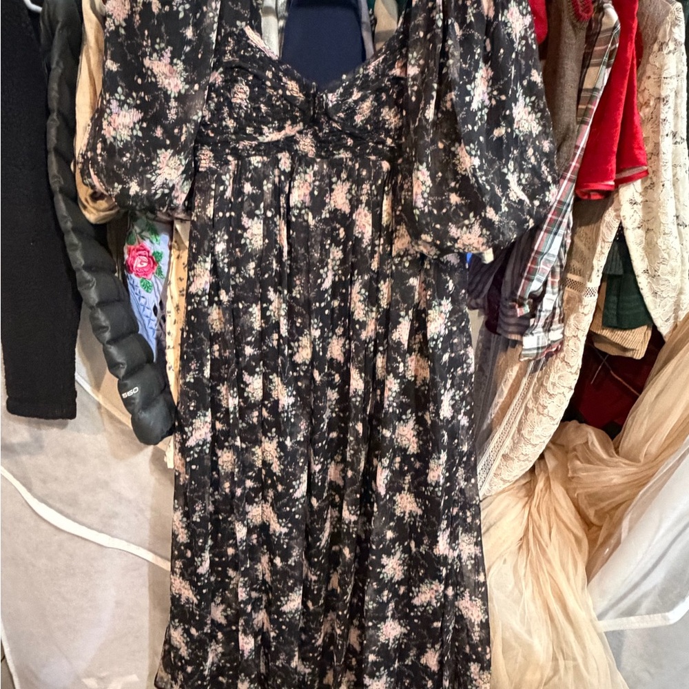 Chic Black Floral Maxi Dress